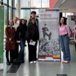 Žáci semináře německé konverzace na vernisáži výstavy „Kein Durchkommen“